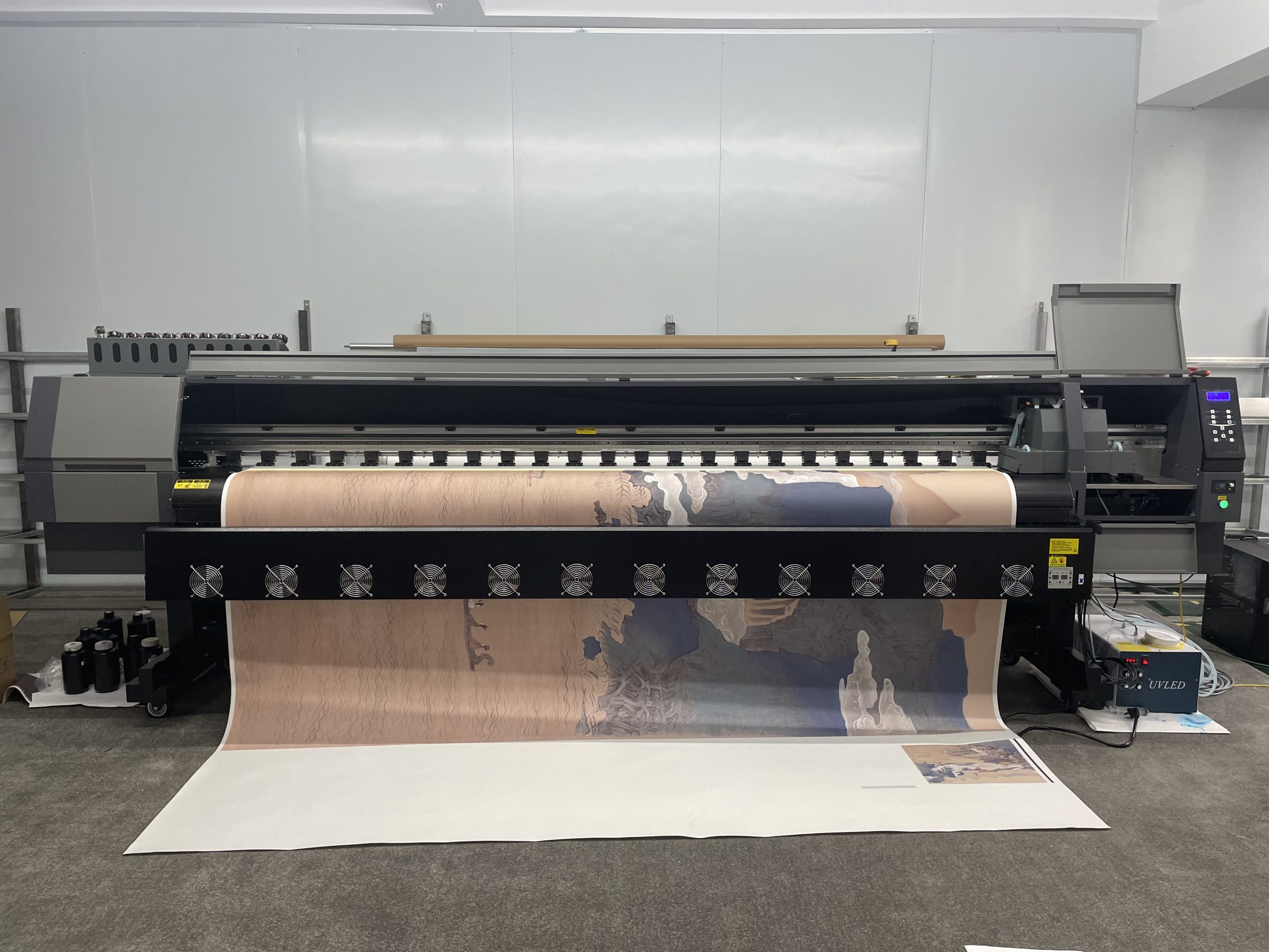 Lợi ích máy in UV cuộn