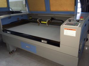 gia-may-cat-cnc-laser-cu-hien-nay (1)