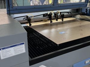 may-cnc-cat-mica-quang-cao (5)